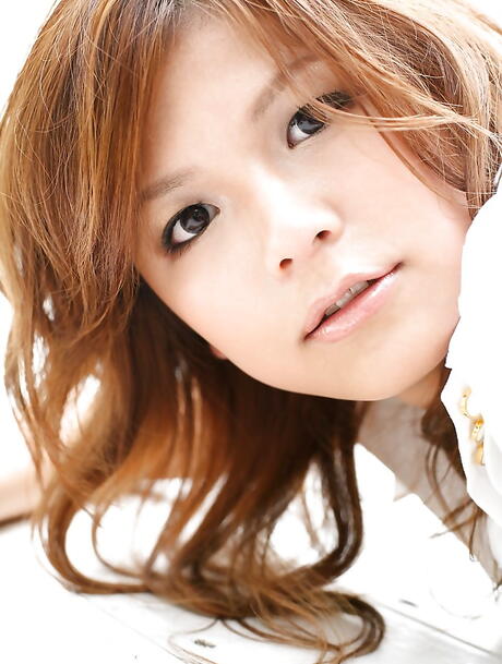 Superb japanese babe Marilyn in sexy underwear exposing her ass outside