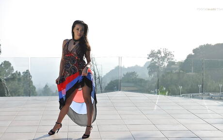 Superb asian milf Kalina Ryu exhibiting her ass outdoor